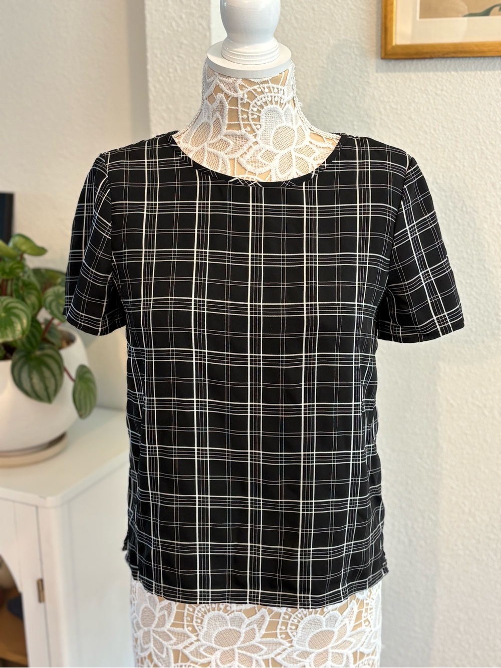 Vince Camuto Plaid Short Sleeve Top- size XS